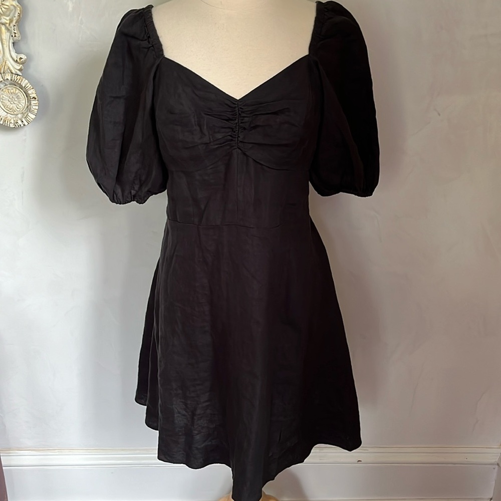 The drop Black Midi Linen Dress w/elbow length puffy short sleeves Size Medium